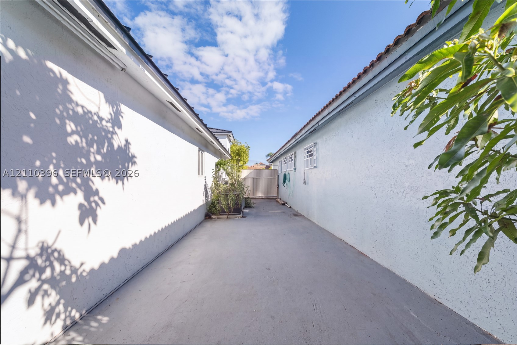 9182 NW 112th Ter, Hialeah Gardens FL 33018