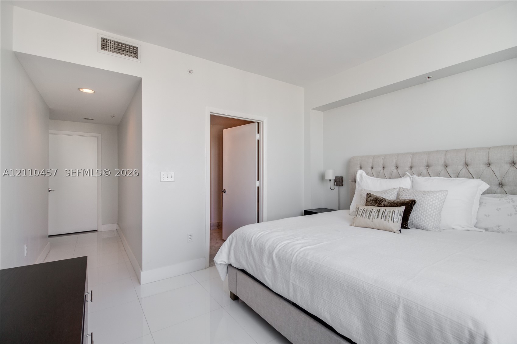 253 NE 2nd St #3702, Miami FL 33132