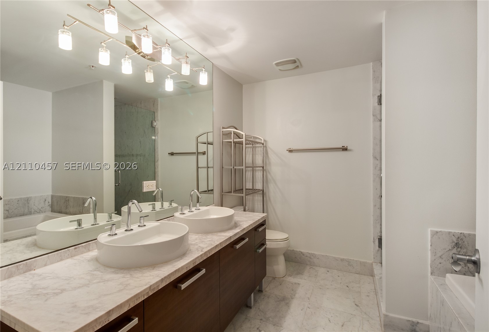 253 NE 2nd St #3702, Miami FL 33132