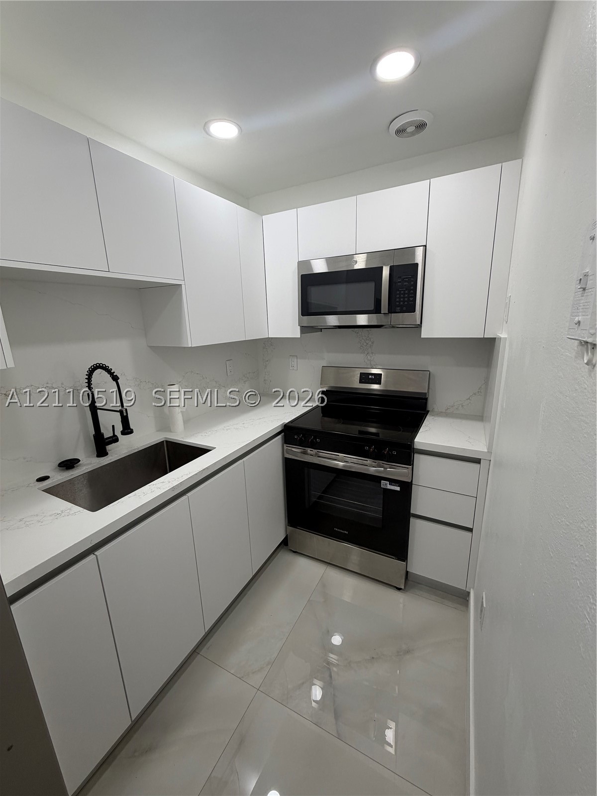 4713 NW 7th St #409-1, Miami FL 33126