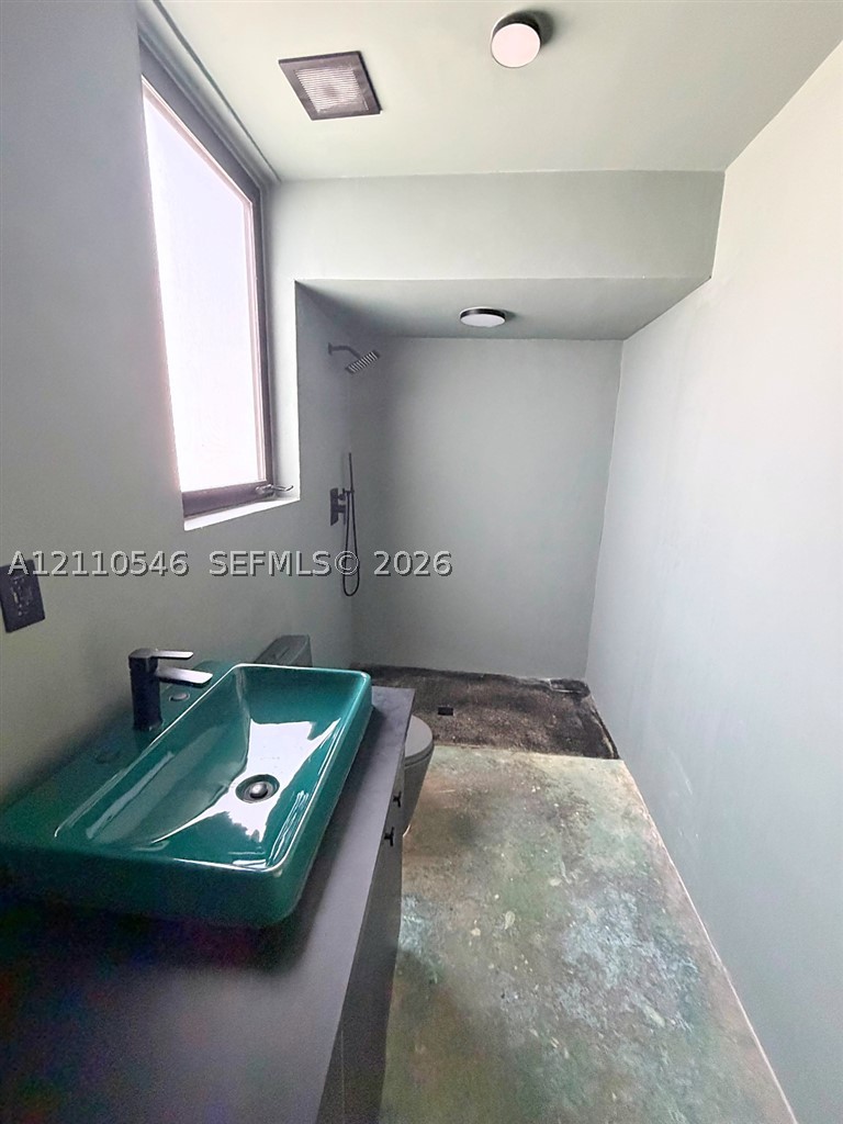 150 NW 44th St #0, Miami FL 33127