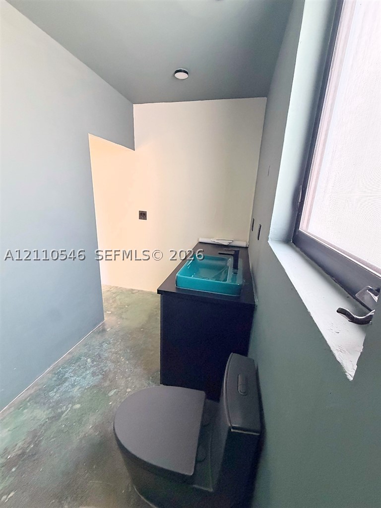 150 NW 44th St #0, Miami FL 33127