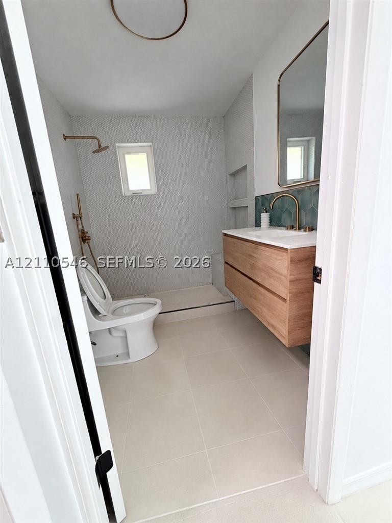 150 NW 44th St #0, Miami FL 33127