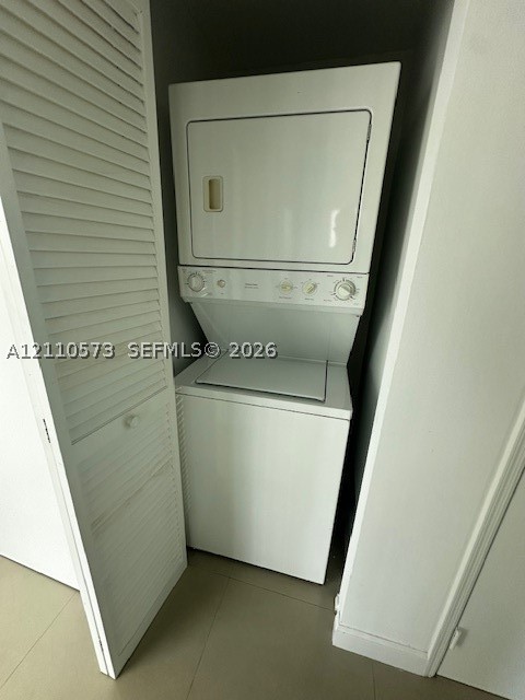 950 Brickell Bay Dr #1500, Miami FL 33131
