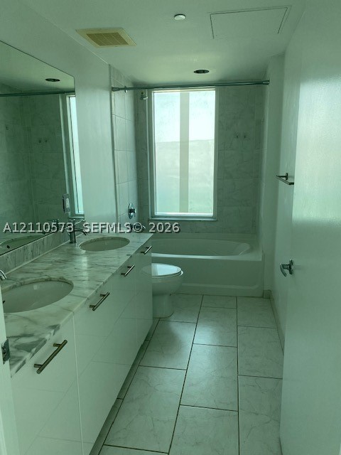 950 Brickell Bay Dr #1500, Miami FL 33131