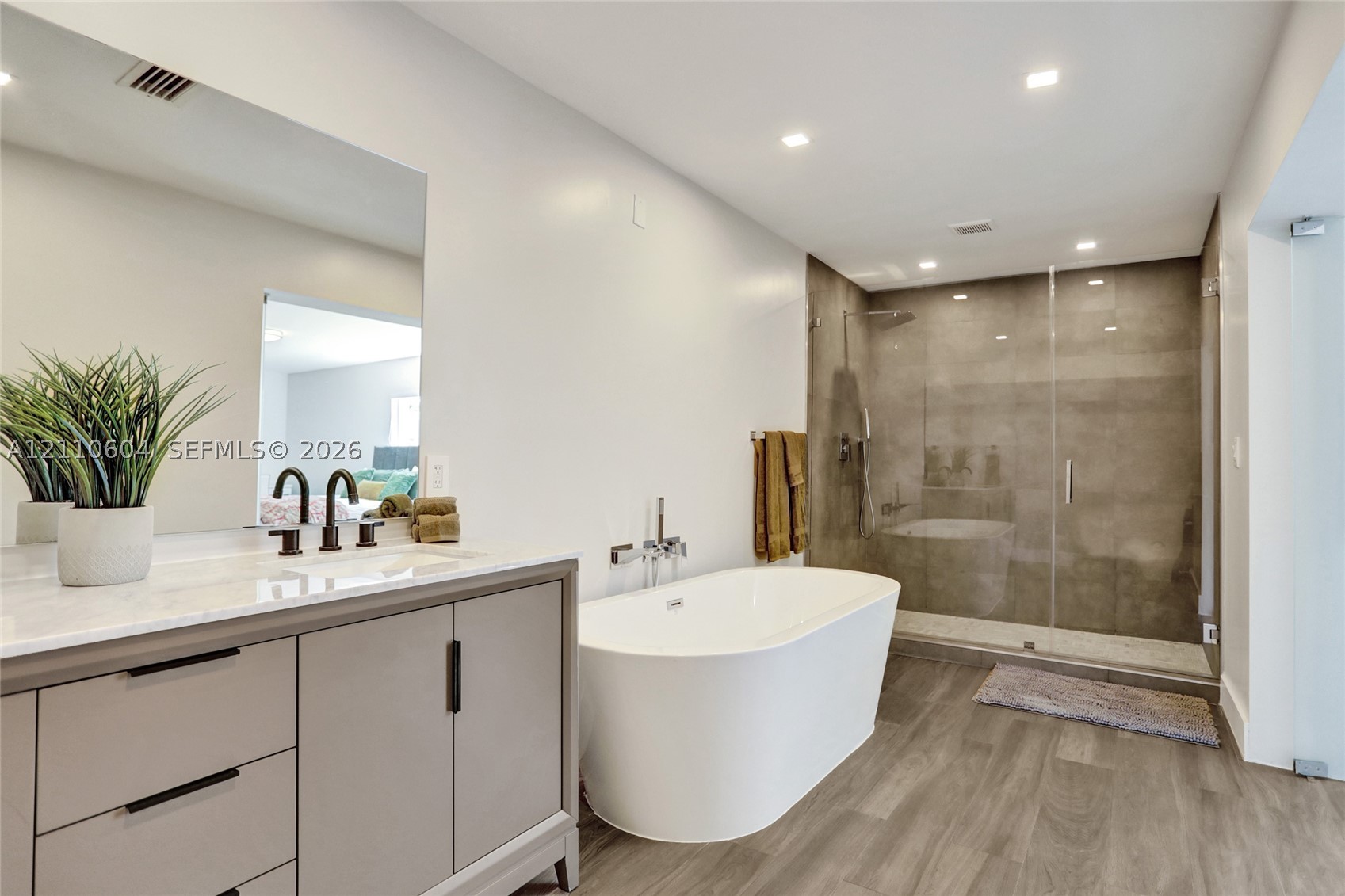 2055 Alamanda Dr #0, North Miami FL 33181