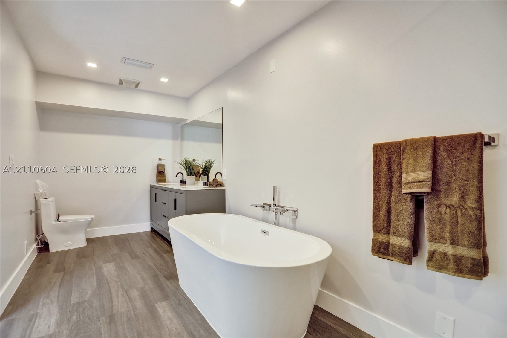 2055 Alamanda Dr #0, North Miami FL 33181