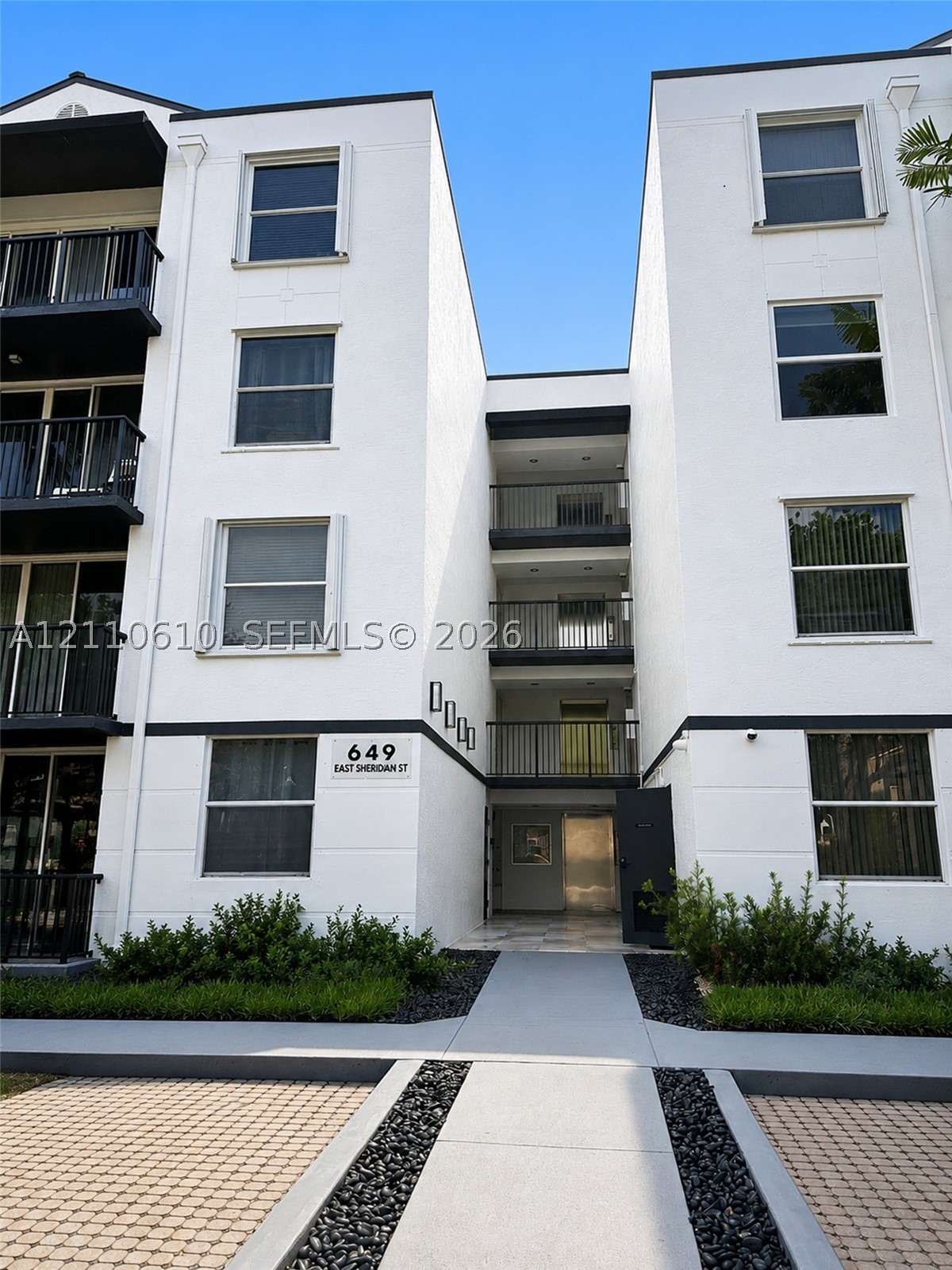 649 E Sheridan St #304, Dania Beach FL 33004