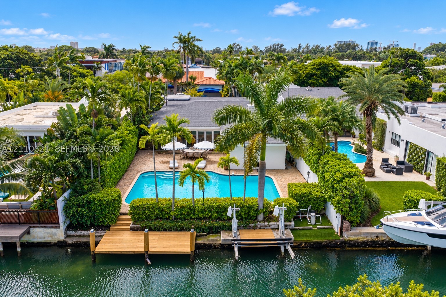 1777 Daytonia Rd, Miami Beach FL 33141