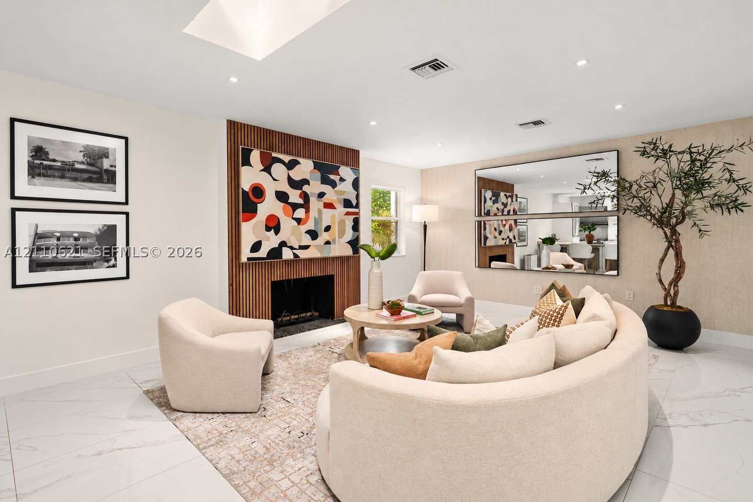 1777 Daytonia Rd, Miami Beach FL 33141