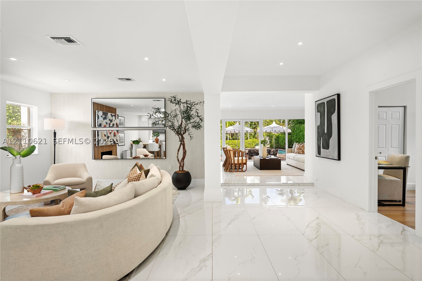 1777 Daytonia Rd, Miami Beach FL 33141