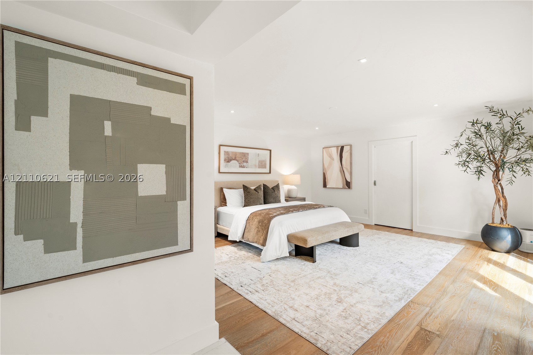 1777 Daytonia Rd, Miami Beach FL 33141