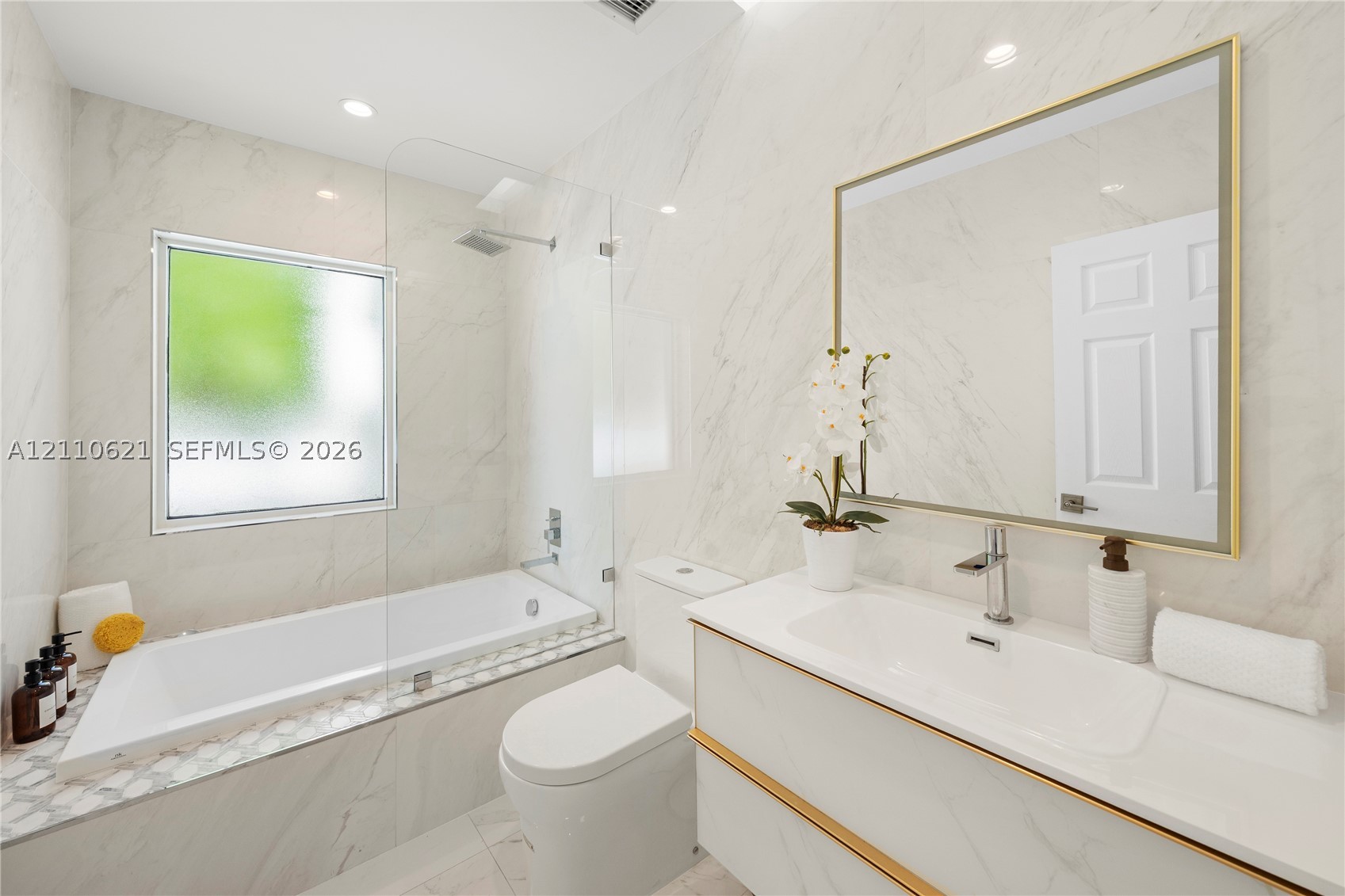 1777 Daytonia Rd, Miami Beach FL 33141