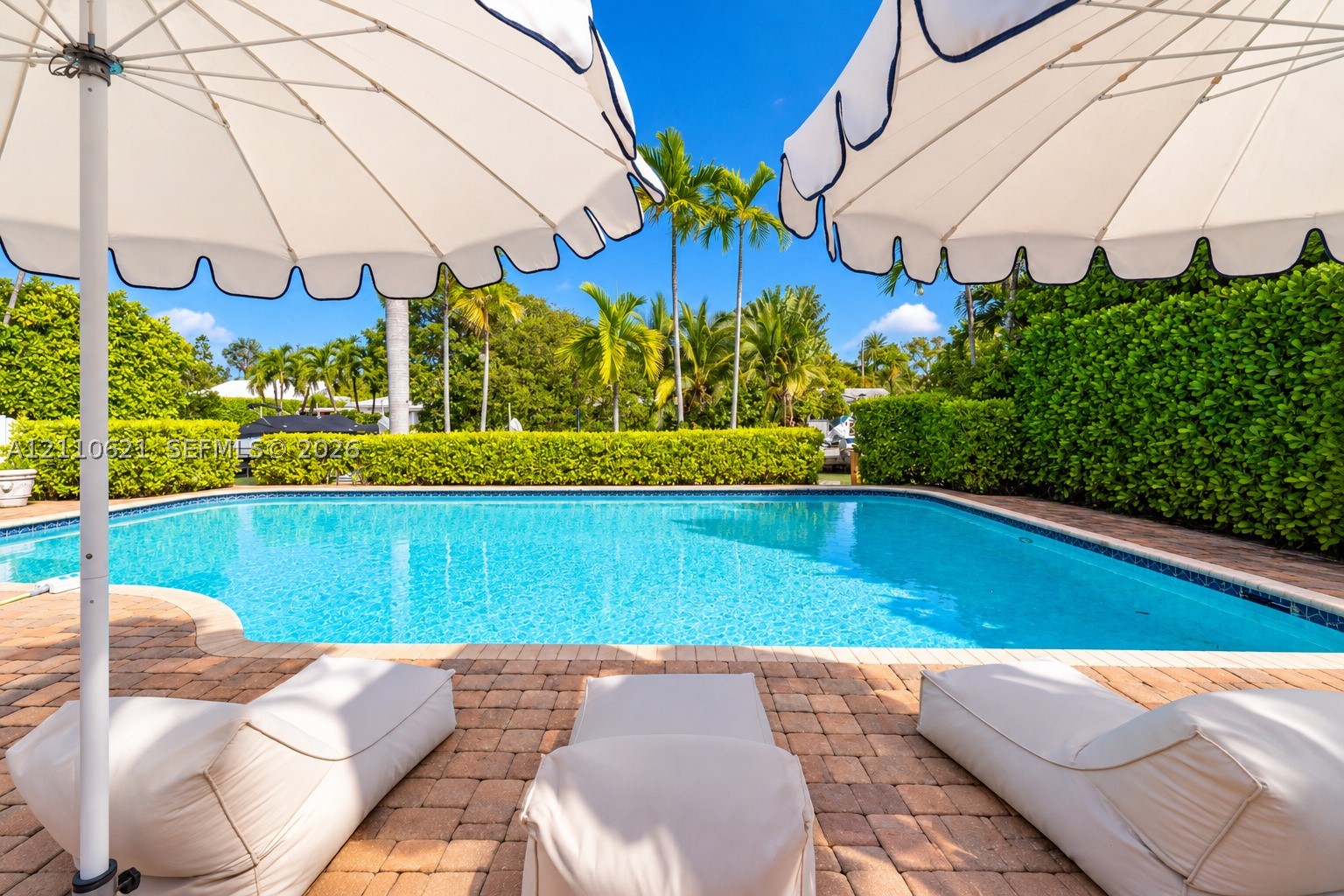 1777 Daytonia Rd, Miami Beach FL 33141