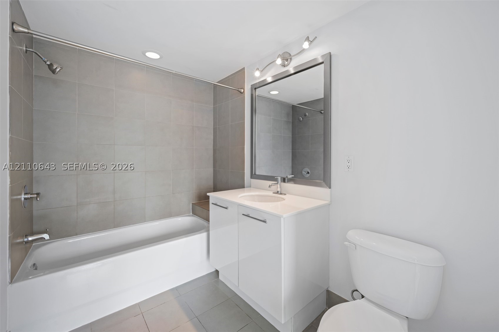 92 SW 3rd St #3603, Miami FL 33130