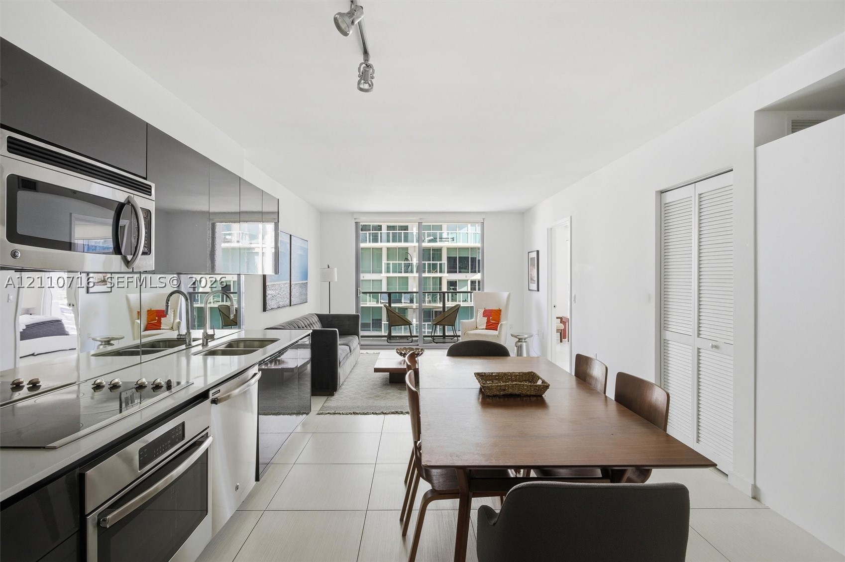 31 SE 6th St #2504, Miami FL 33131