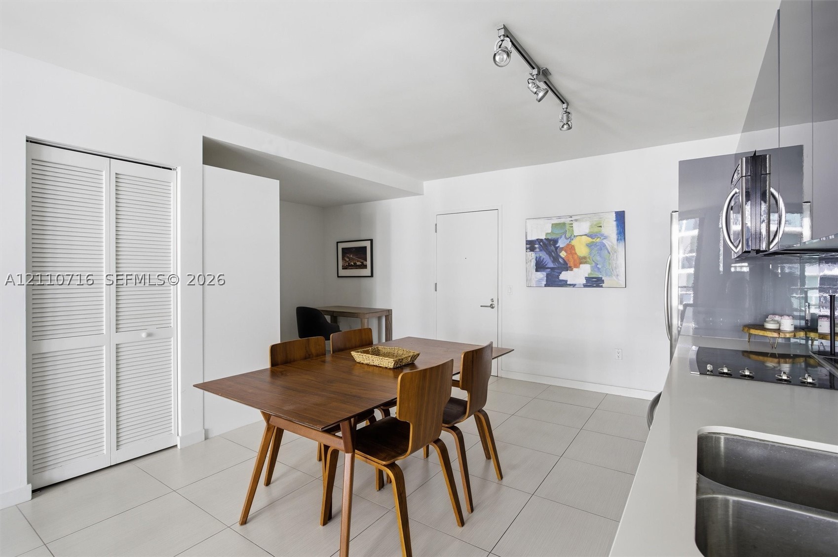 31 SE 6th St #2504, Miami FL 33131