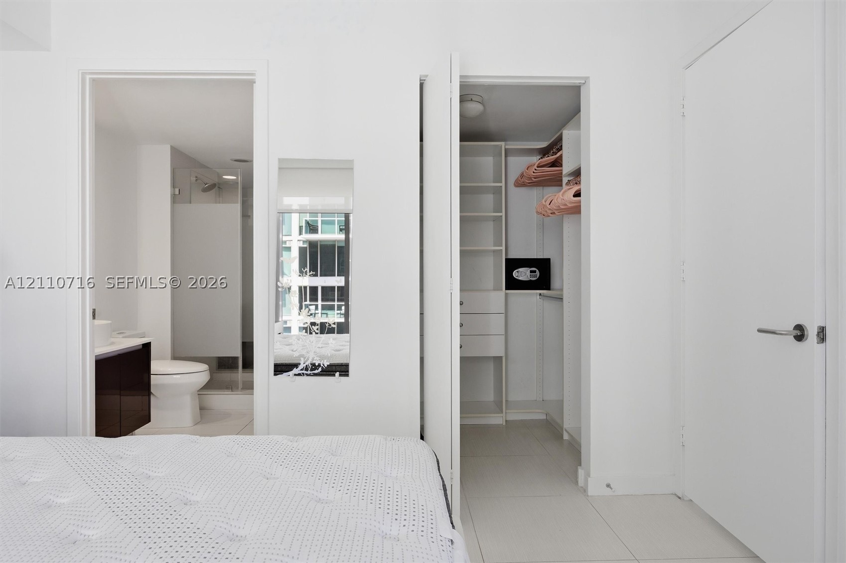 31 SE 6th St #2504, Miami FL 33131