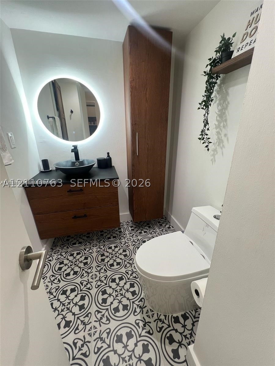 1901 Brickell Ave #B1706, Miami FL 33129