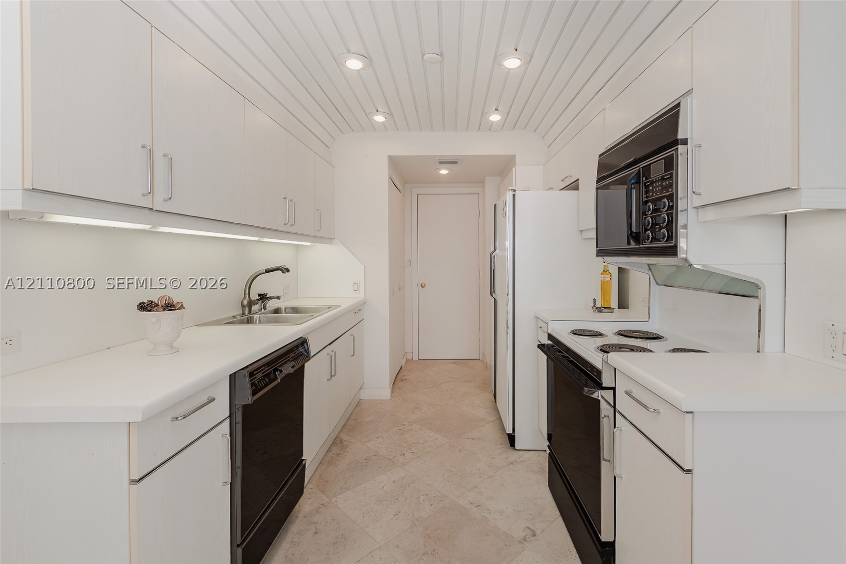 2800 Island Blvd #1105, Aventura FL 33160