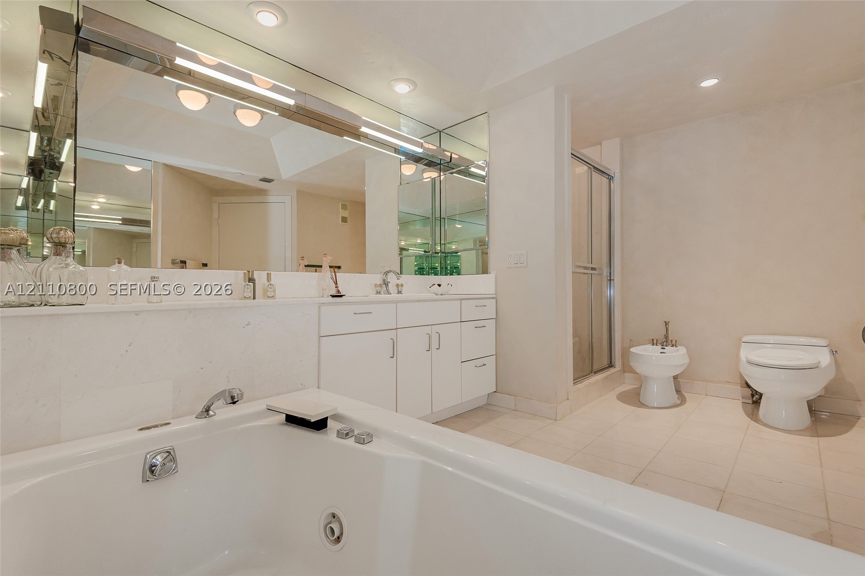2800 Island Blvd #1105, Aventura FL 33160