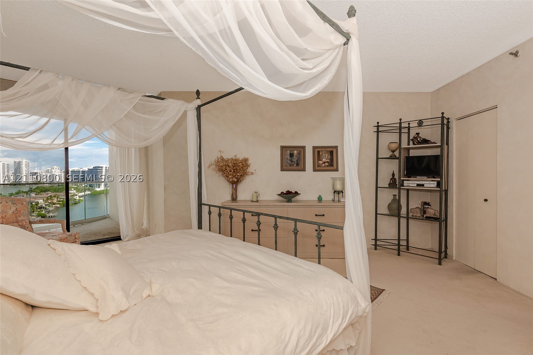 2800 Island Blvd #1105, Aventura FL 33160