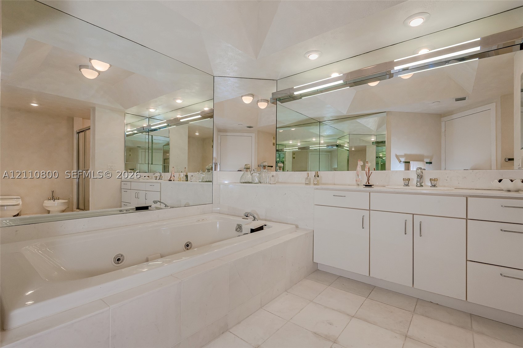 2800 Island Blvd #1105, Aventura FL 33160