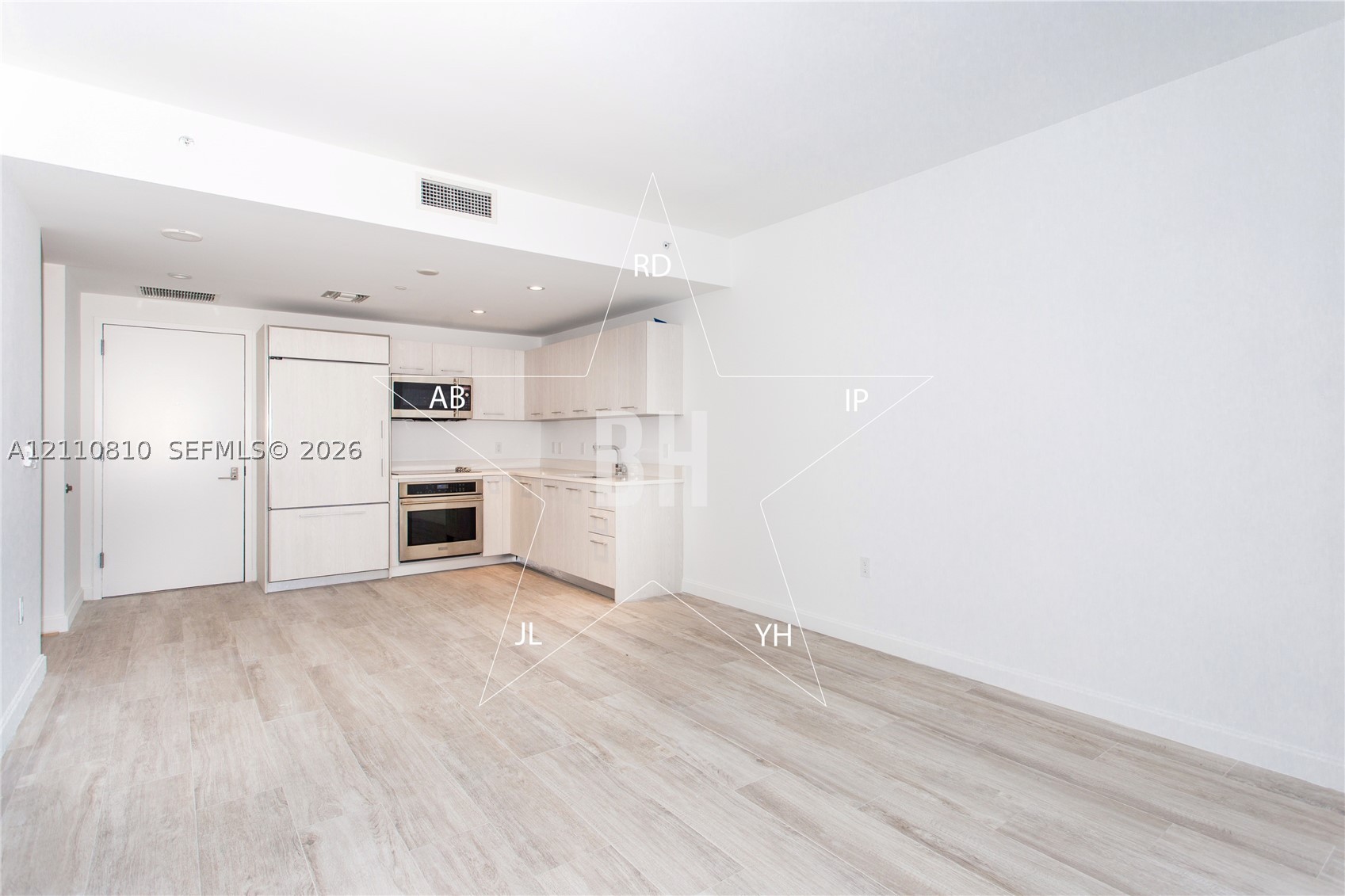 45 SW 9th St #3207, Miami FL 33130