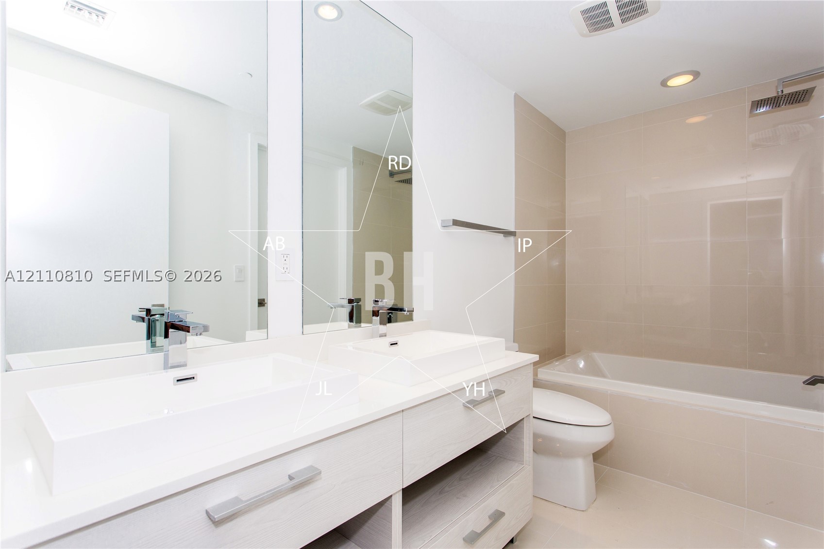 45 SW 9th St #3207, Miami FL 33130
