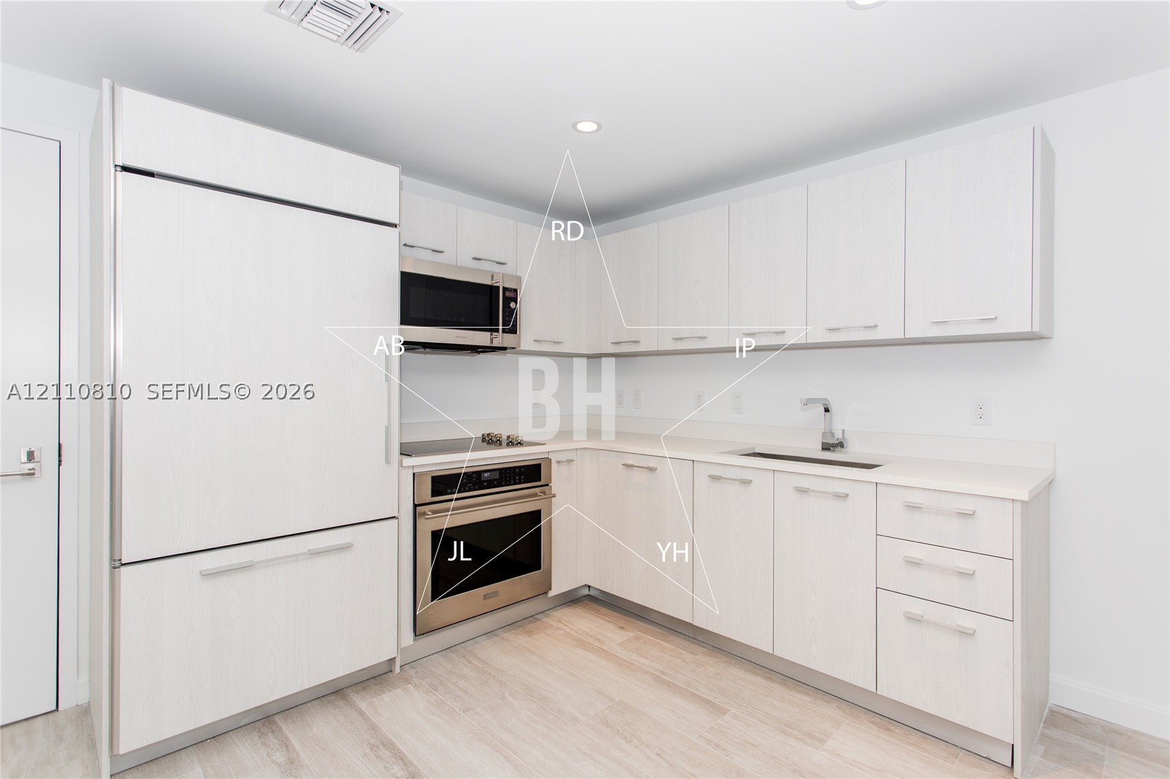 45 SW 9th St #3207, Miami FL 33130