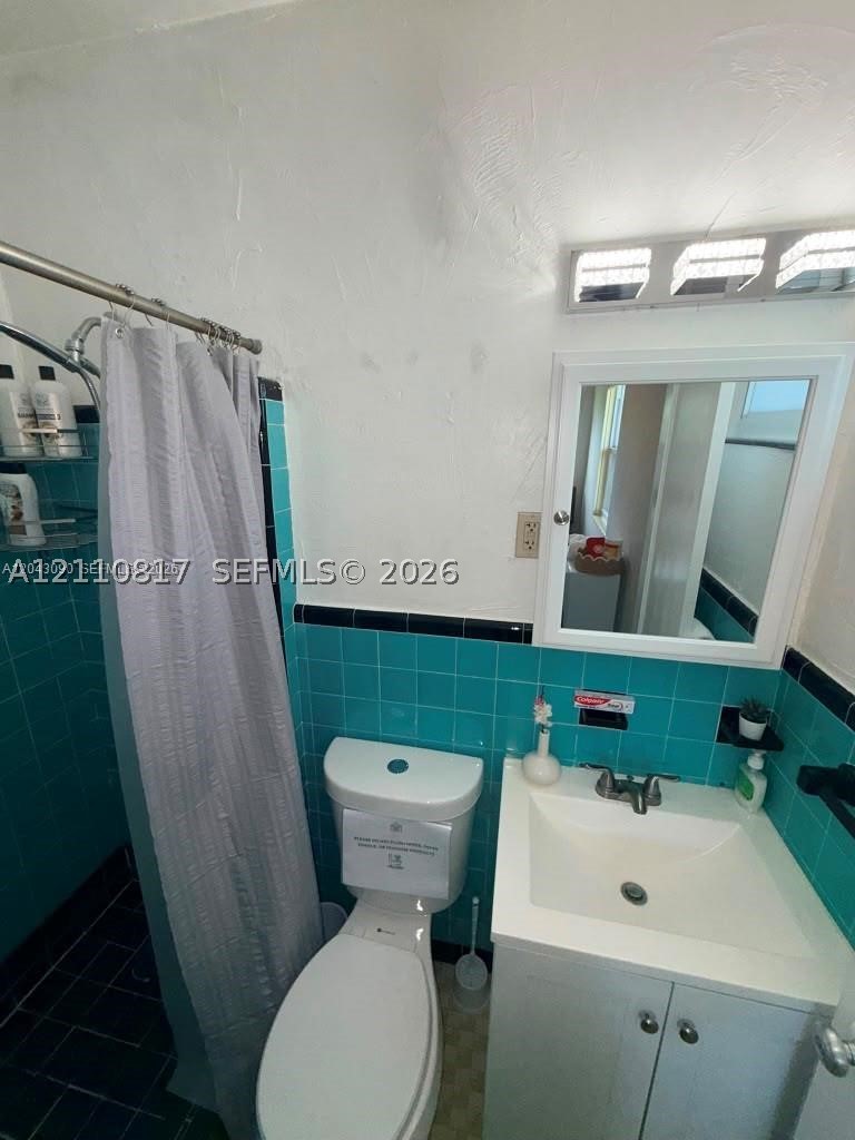 201 Flagler Dr #201, Miami Springs FL 33166