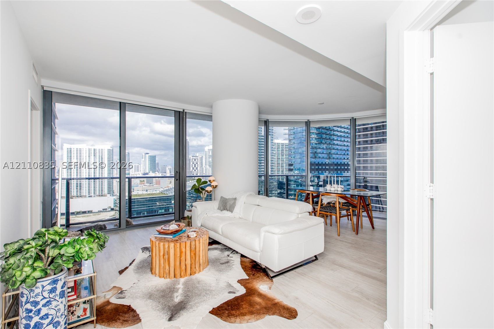 55 SW 9th St #2501, Miami FL 33130