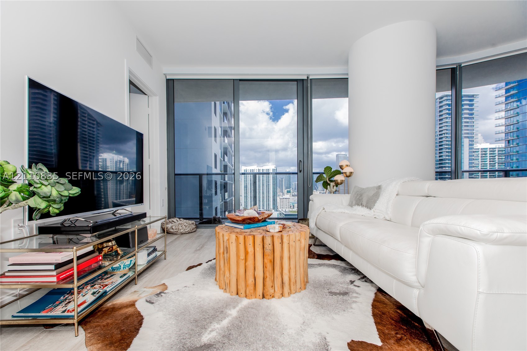 55 SW 9th St #2501, Miami FL 33130