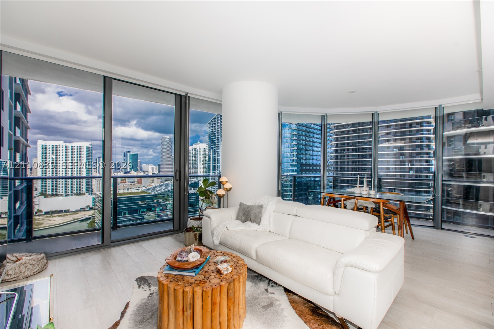 55 SW 9th St #2501, Miami FL 33130