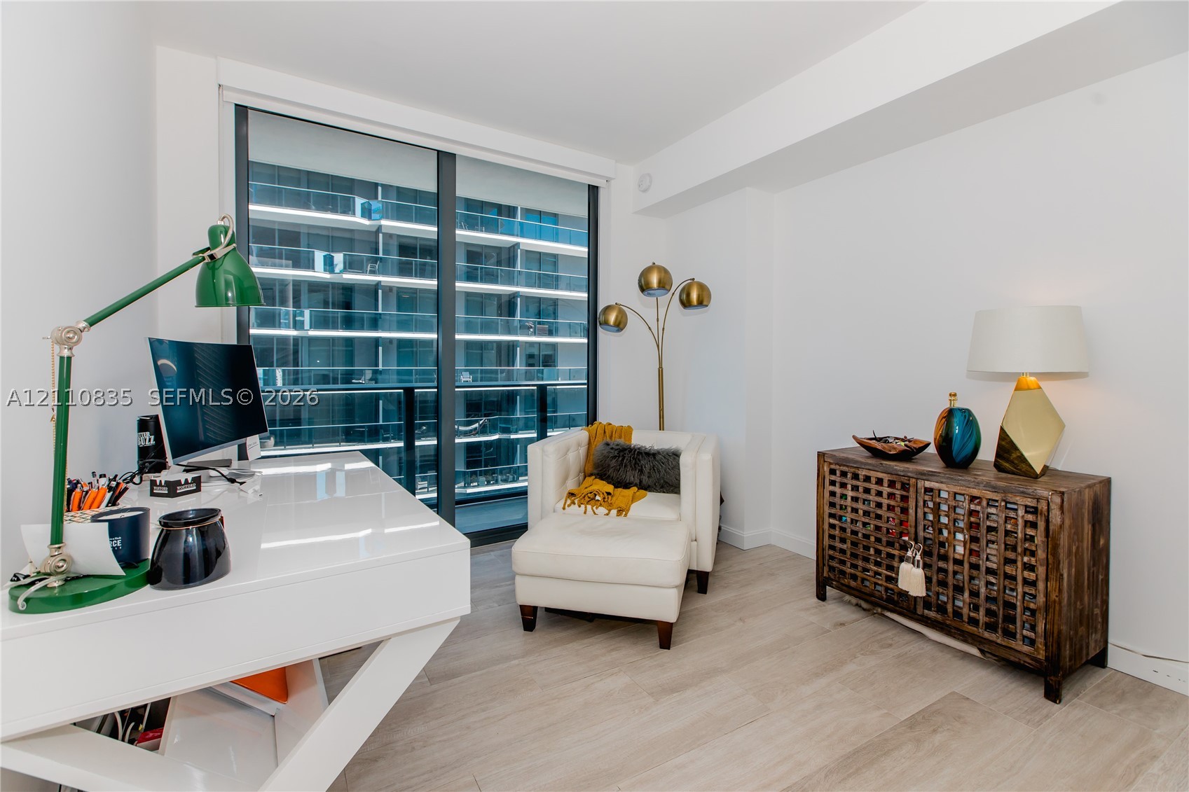 55 SW 9th St #2501, Miami FL 33130