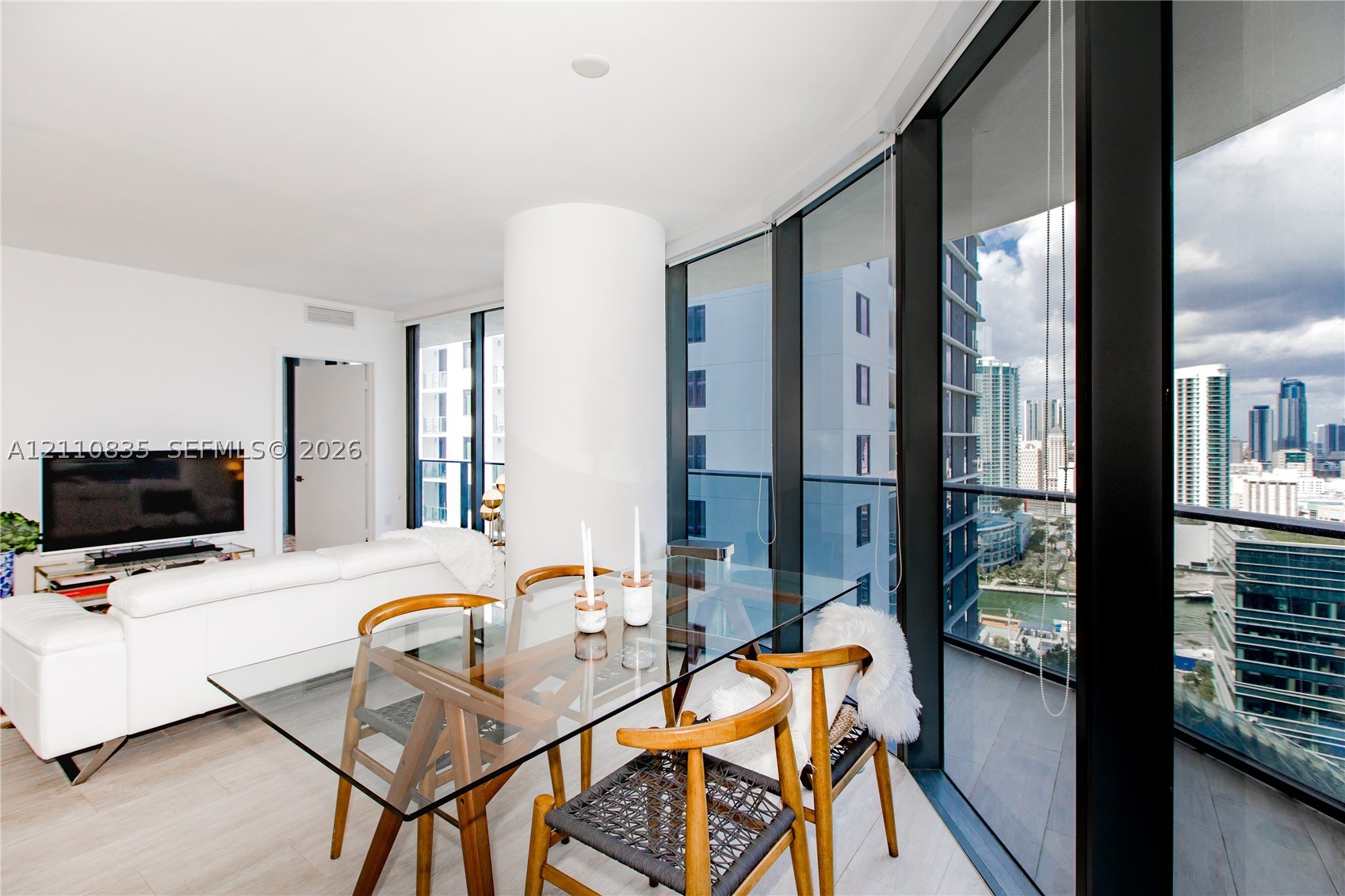 55 SW 9th St #2501, Miami FL 33130