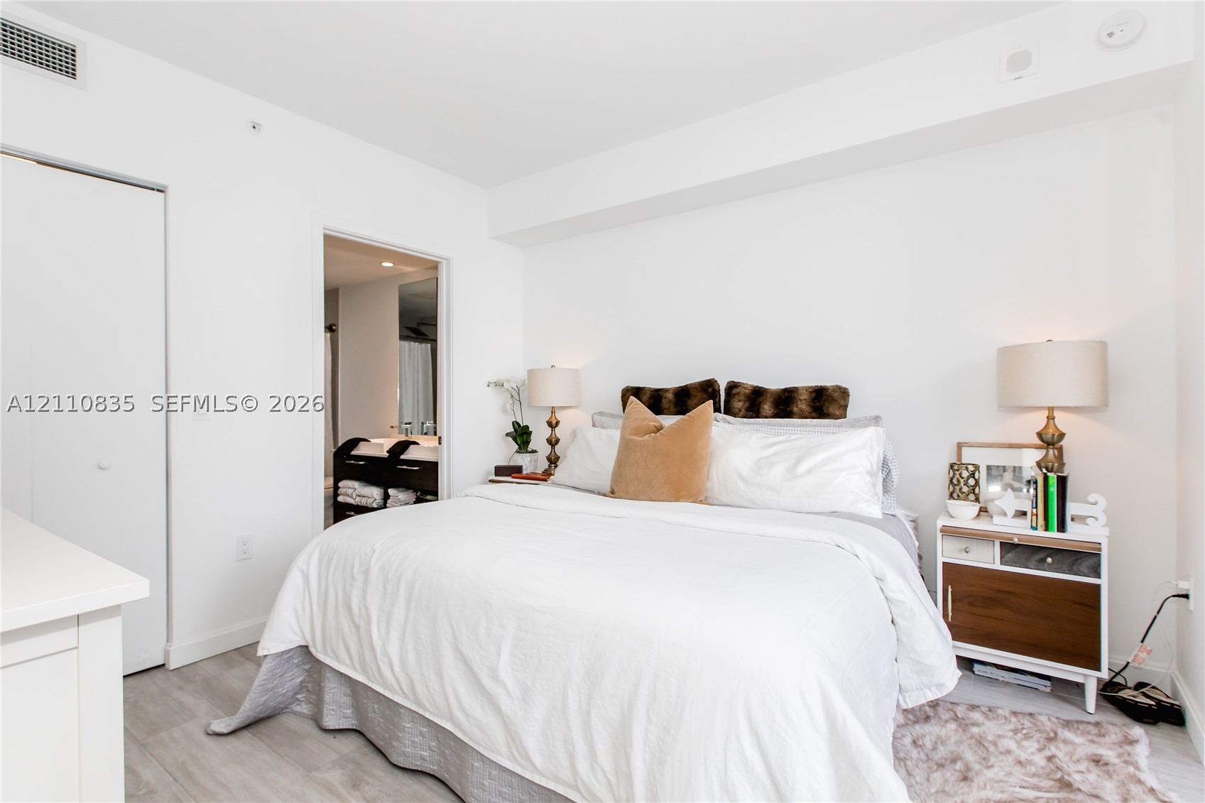 55 SW 9th St #2501, Miami FL 33130