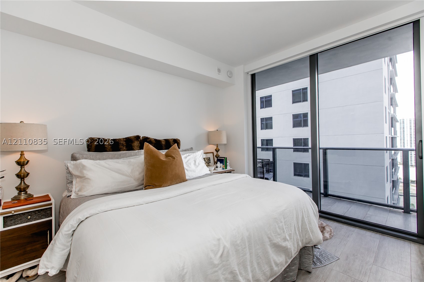 55 SW 9th St #2501, Miami FL 33130