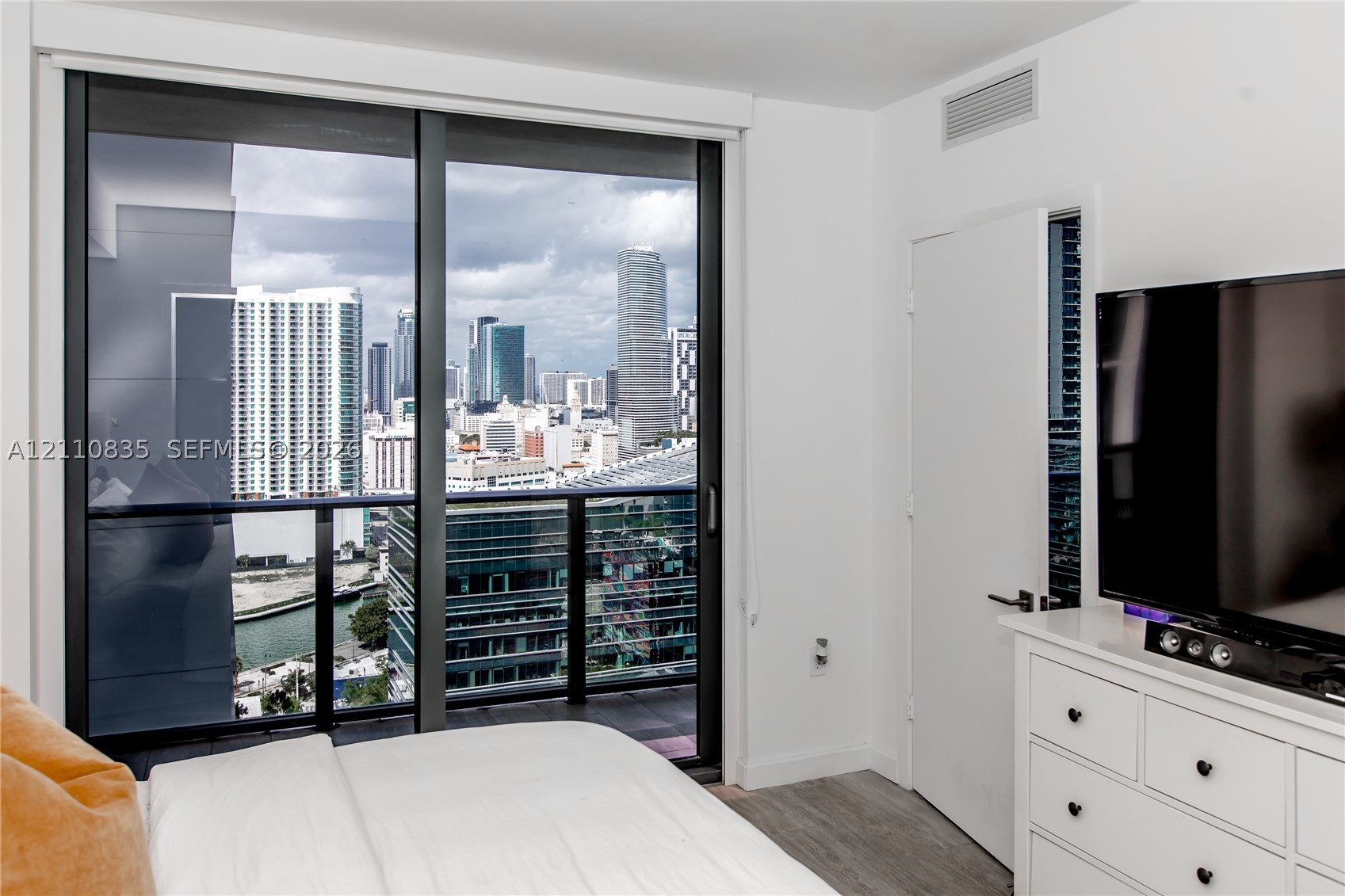 55 SW 9th St #2501, Miami FL 33130