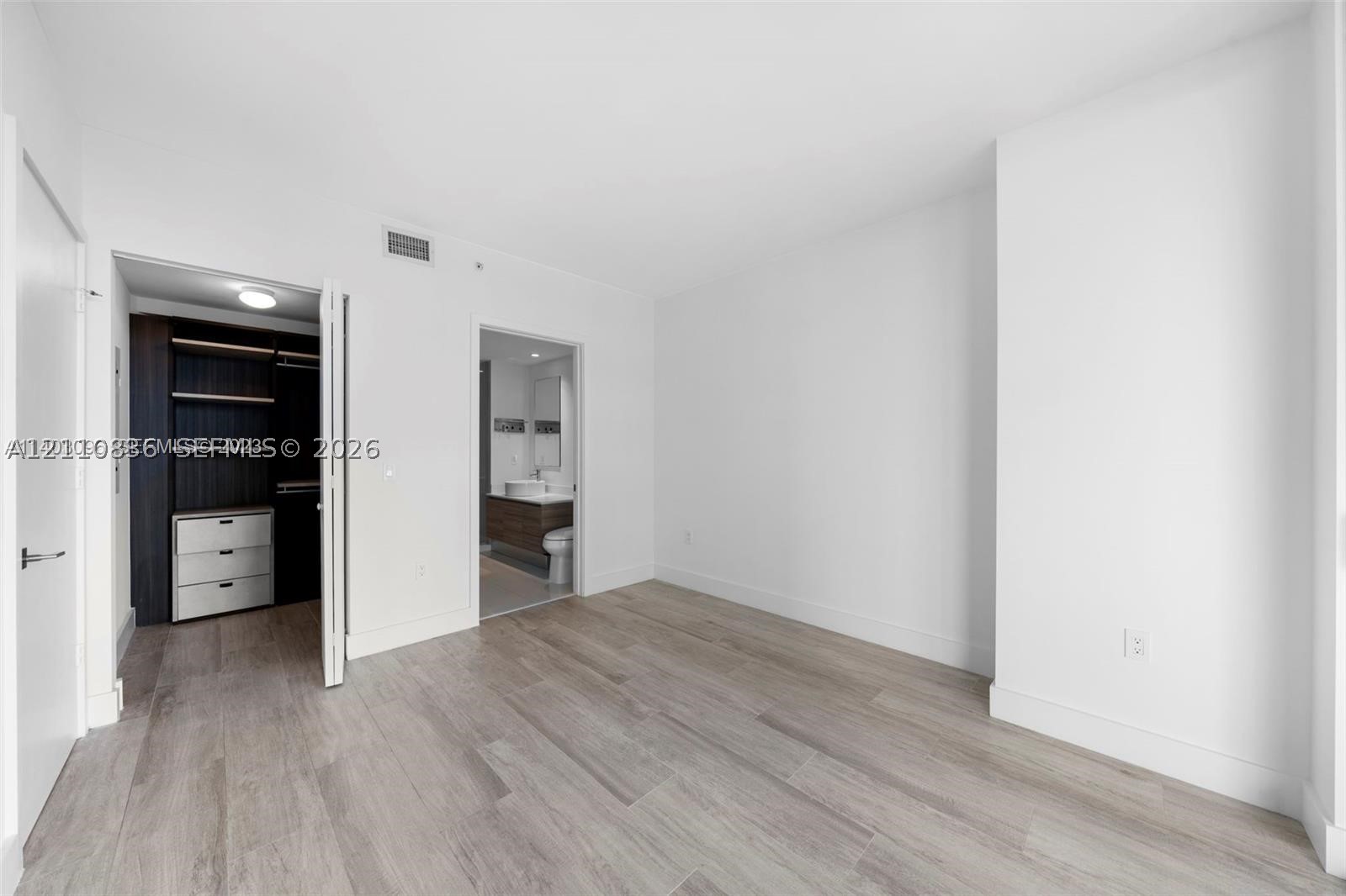 121 NE 34th St #1501, Miami FL 33137