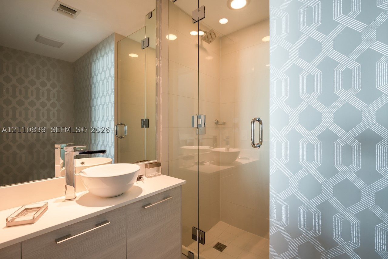 650 NE 32nd St #3504, Miami FL 33137