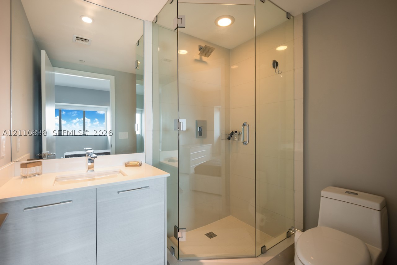 650 NE 32nd St #3504, Miami FL 33137