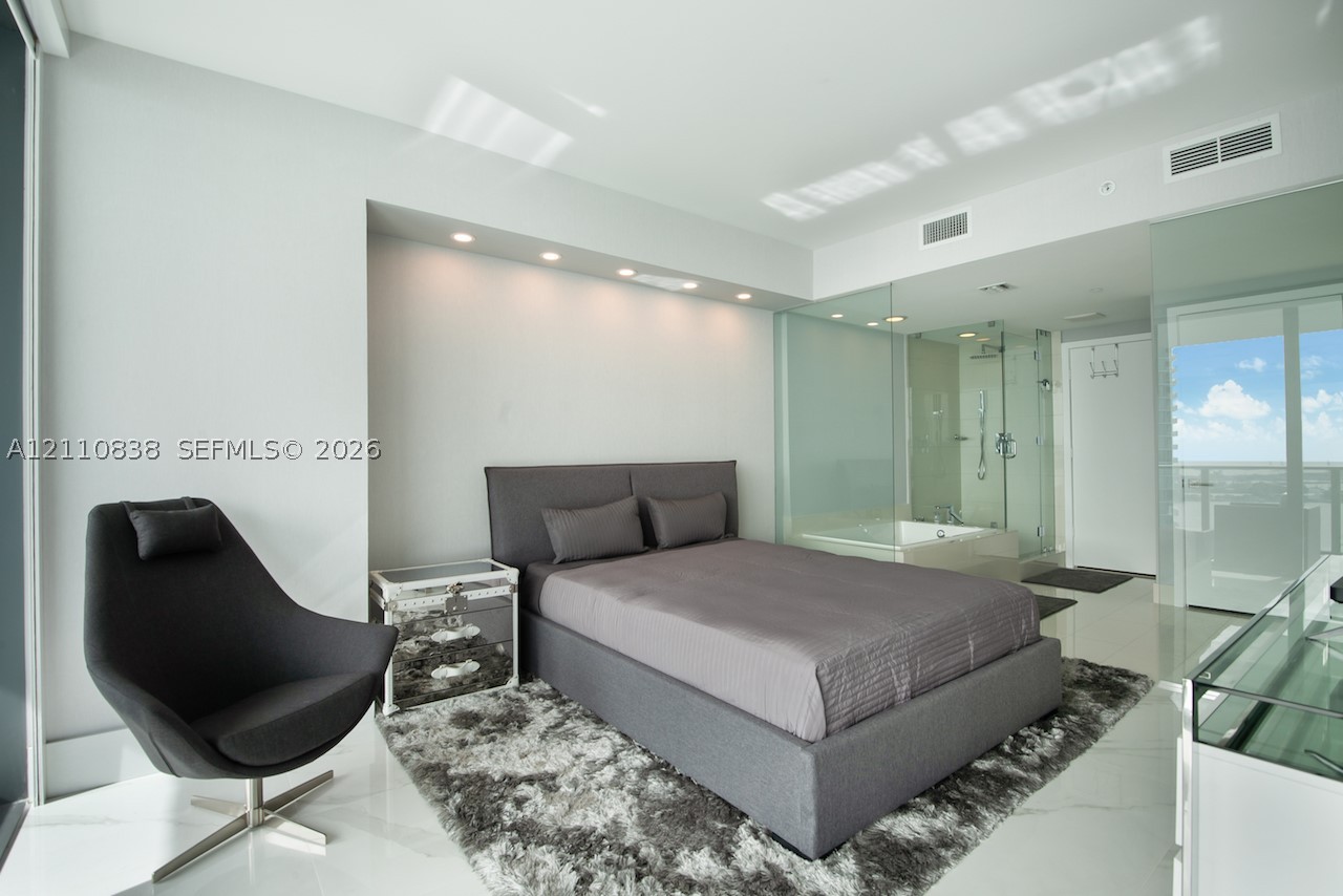 650 NE 32nd St #3504, Miami FL 33137