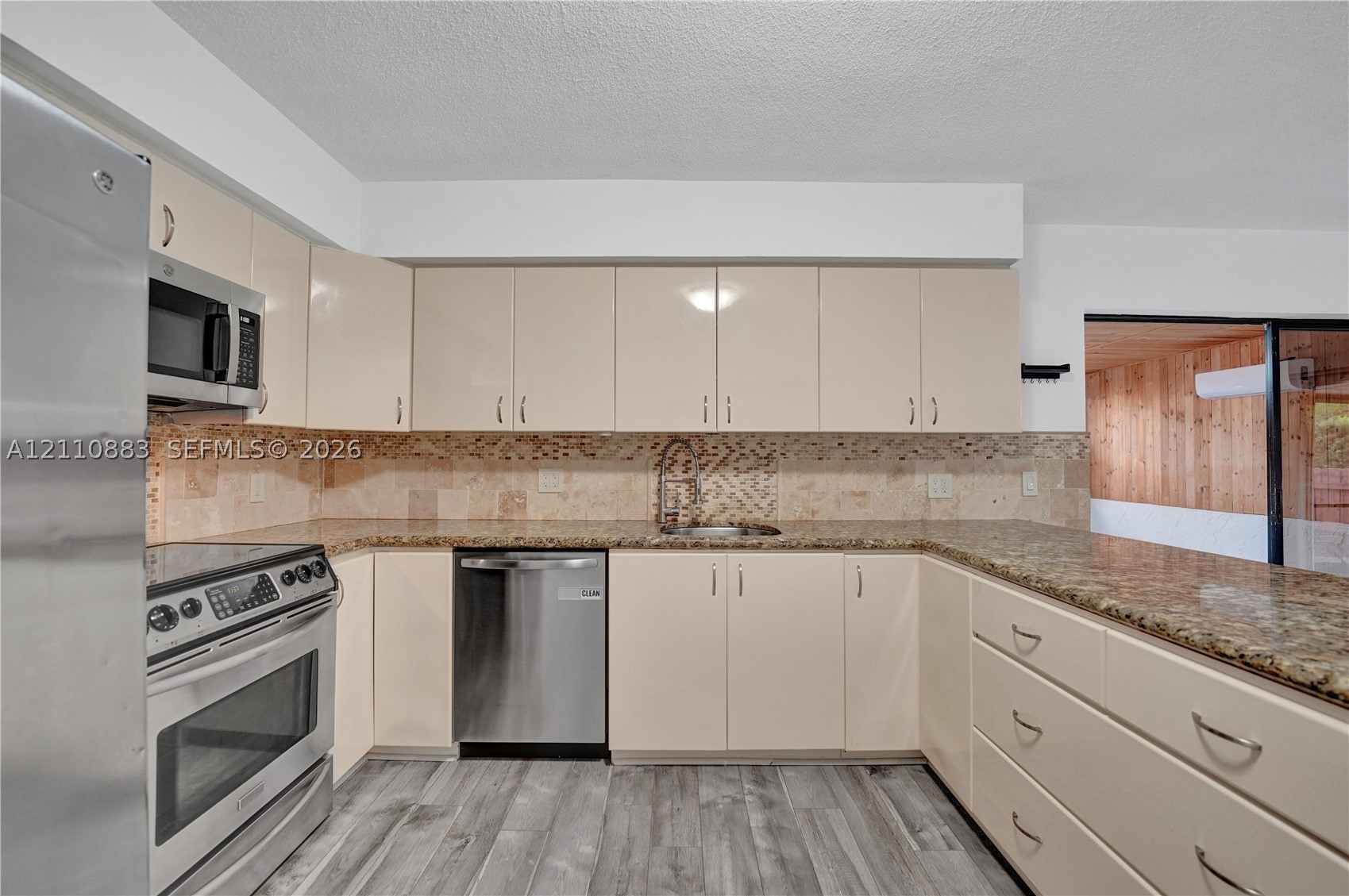 417 SE 4th St, Dania Beach FL 33004