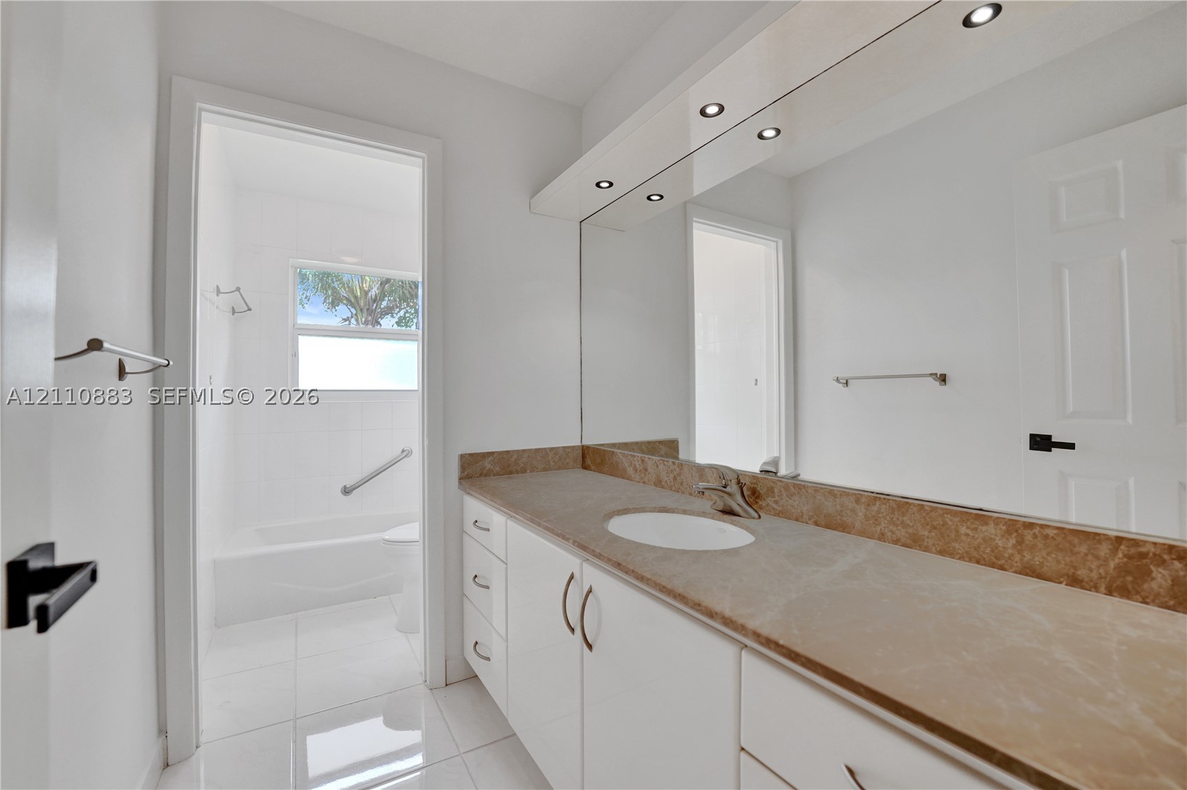 417 SE 4th St, Dania Beach FL 33004