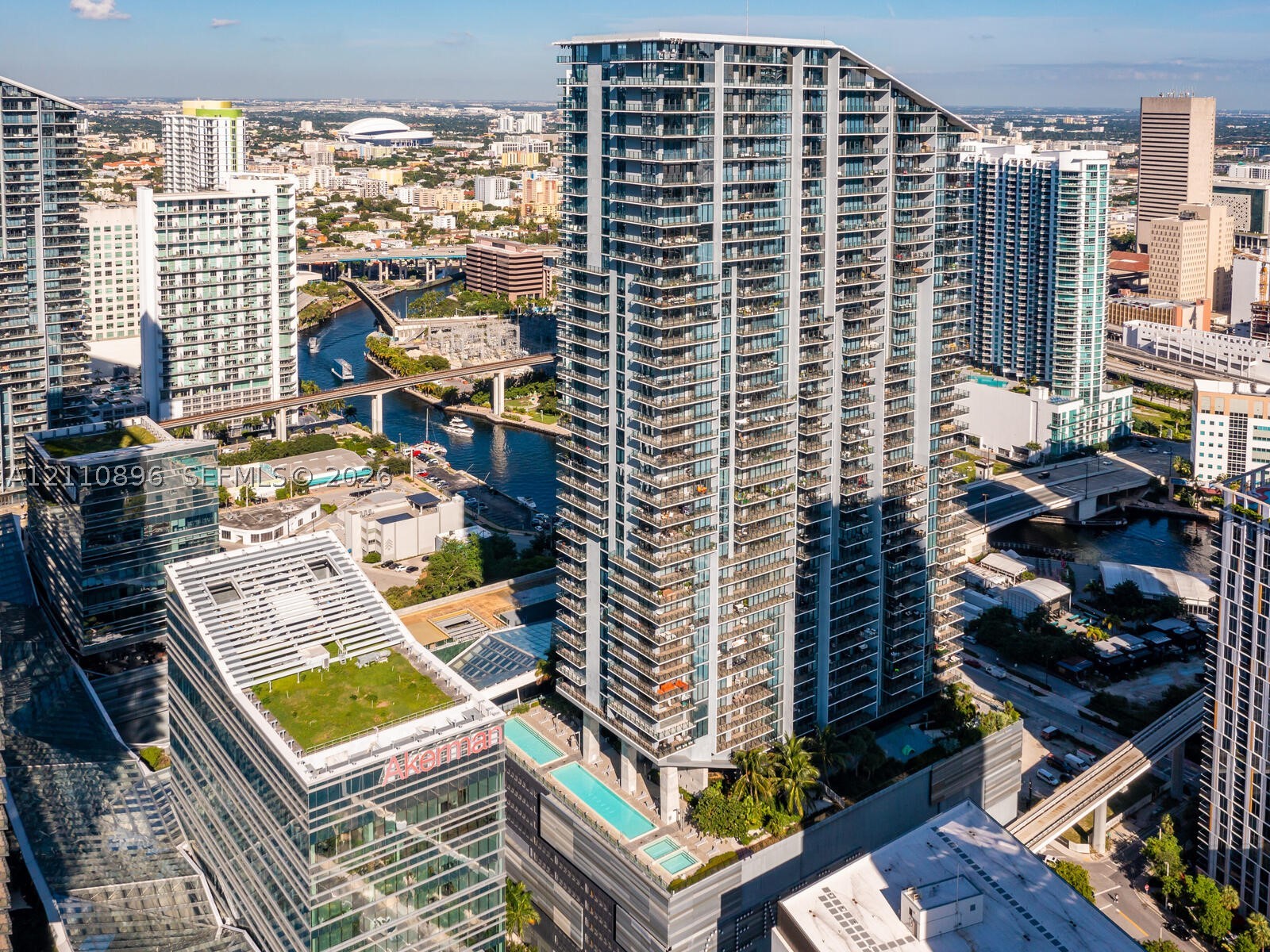 68 SE 6th St #1906, Miami FL 33131
