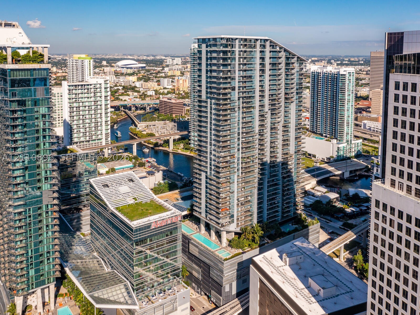 68 SE 6th St #1906, Miami FL 33131