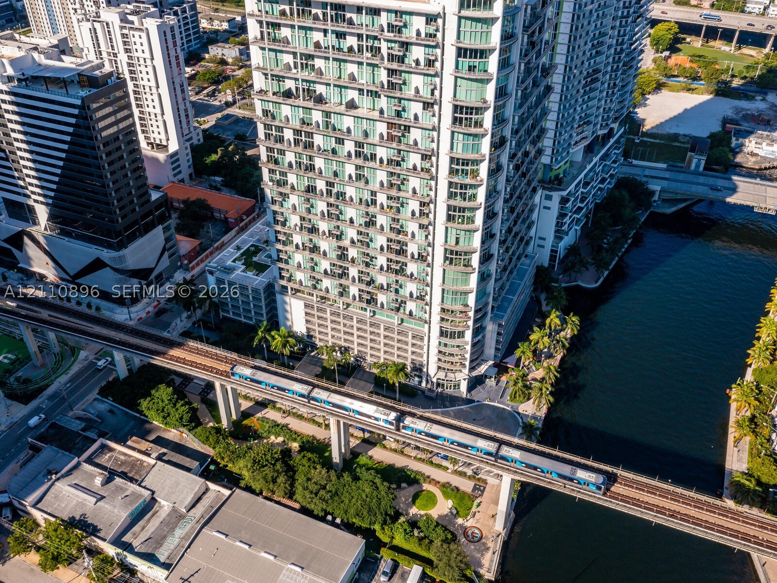 68 SE 6th St #1906, Miami FL 33131