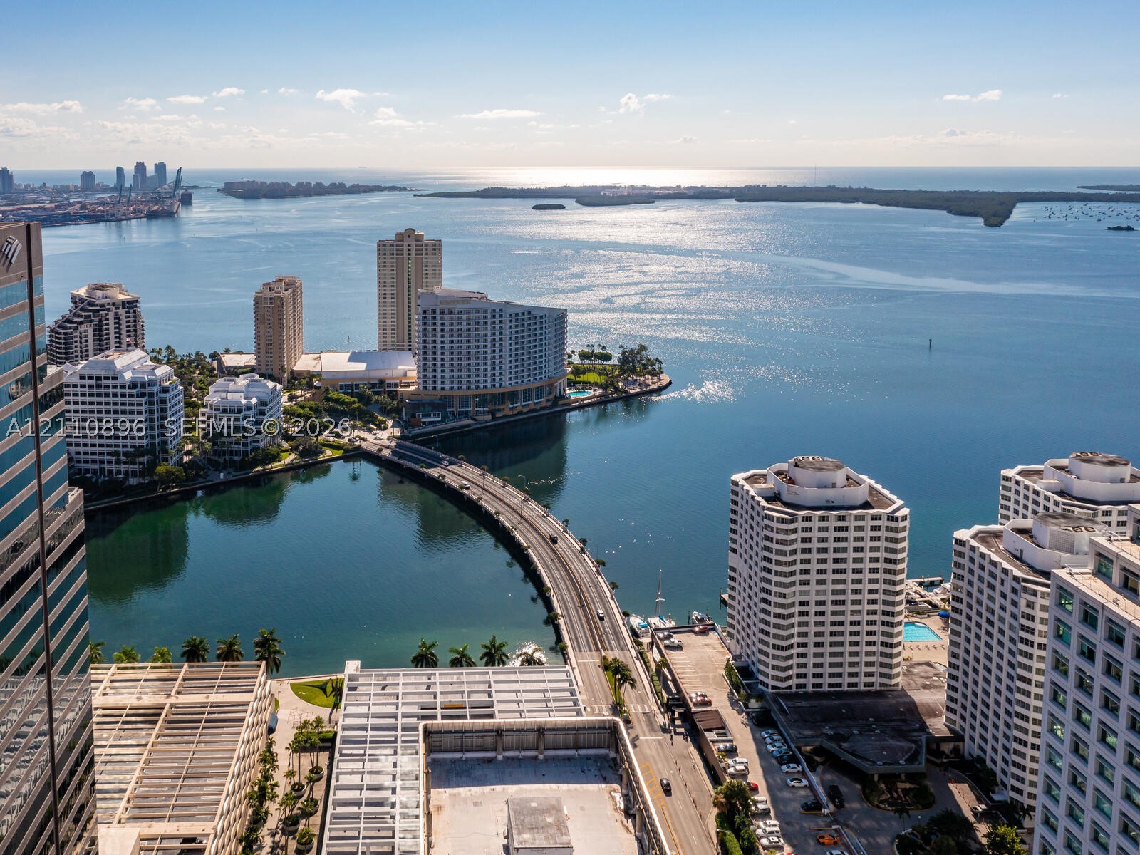 68 SE 6th St #1906, Miami FL 33131