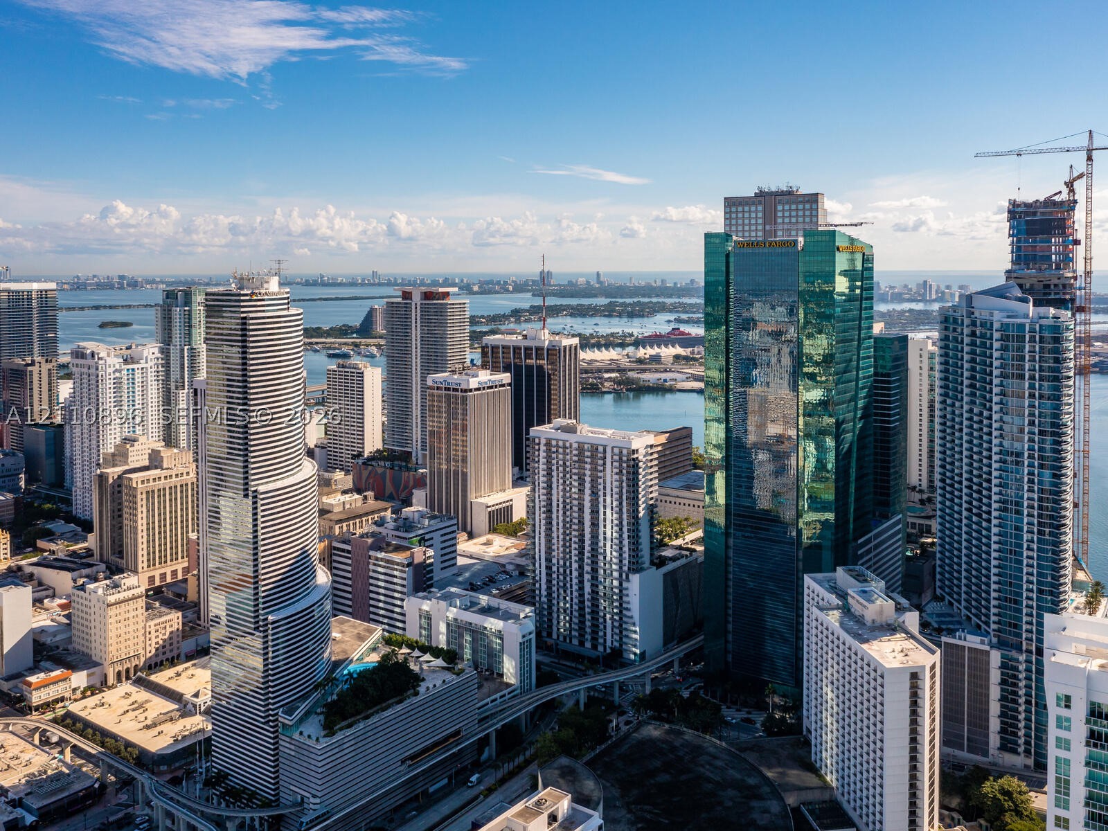 68 SE 6th St #1906, Miami FL 33131